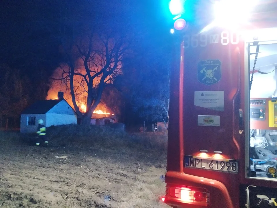 Pożar w powiecie płockim. Płonął budynek mieszkalny [ZDJĘCIA] - Zdjęcie główne