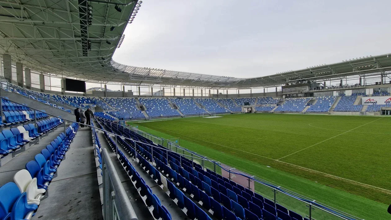 Radny chce upamiętnić wizytę papieża w Płocku. Domaga się tabliczki na nowym stadionie - Zdjęcie główne