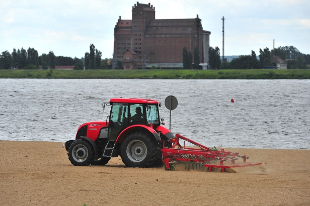 Wielkie porządki nad Wisłą. Nabrzeże ożyło - Zdjęcie główne