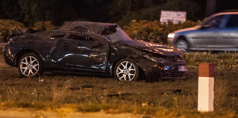 Zdarzenie w rejonie ronda. Auto przekoziołkowało - Zdjęcie główne