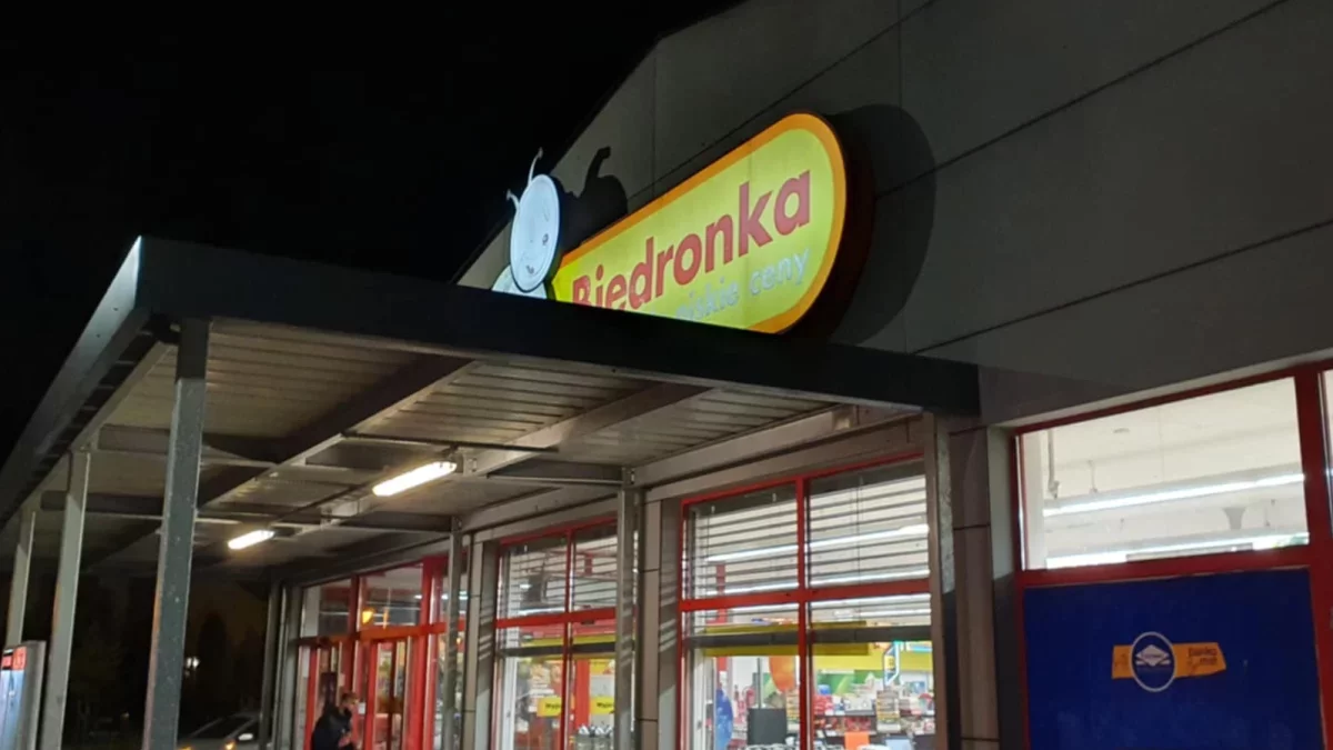 Ostrzeżenie o skażonym produkcie w sieci Biedronka. Spożycie może grozić sepsą, ropniami i zapaleniem mózgu