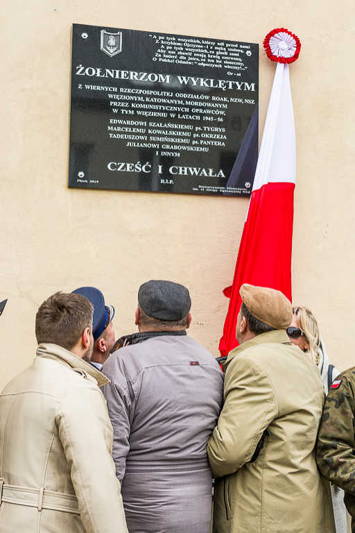 Odsłonięcie tablicy Żołnierzy Wyklętych - Zdjęcie główne