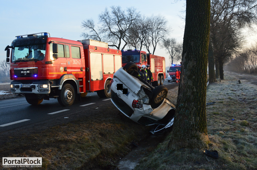 O włos od tragedii. Dachowanie pod Płockiem - Zdjęcie główne