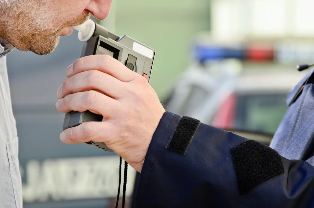 Nietrzeźwi kierowcy na drogach w powiecie, spowodowali kolizje . Obywatelka Korei straciła prawo jazdy, pędząc ponad 100 km/h - Zdjęcie główne