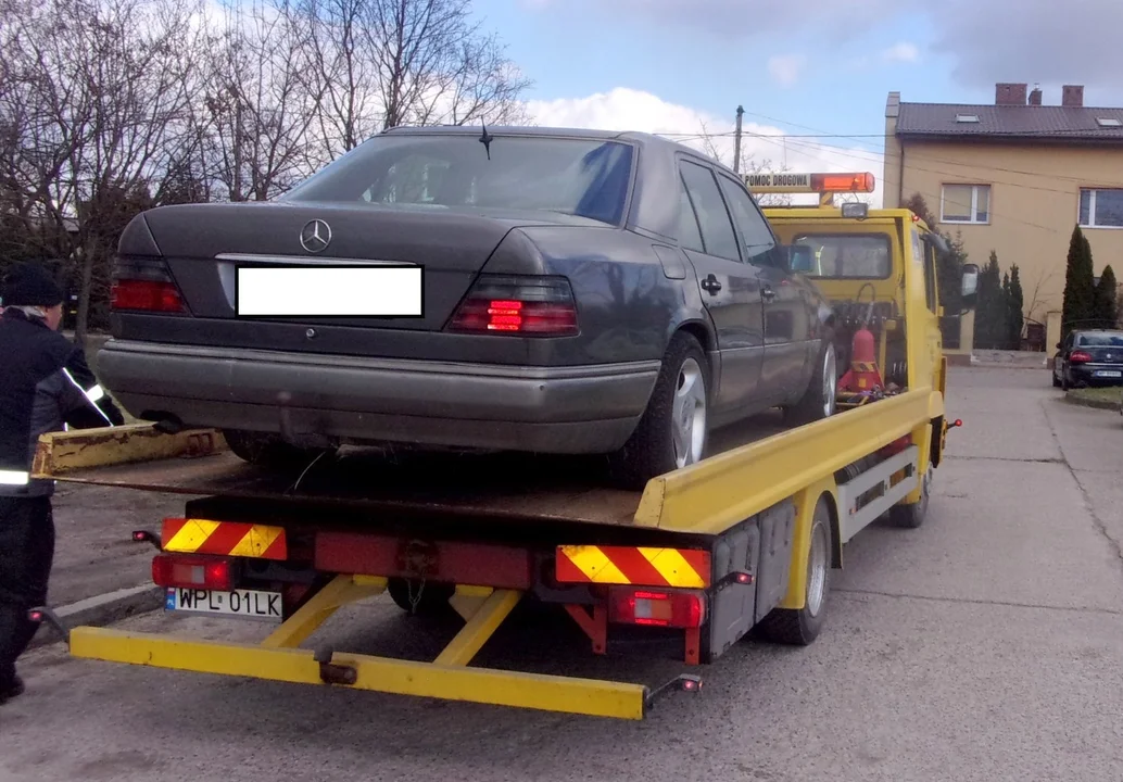 Straż sukcesywnie usuwa wraki z ulic i parkingów