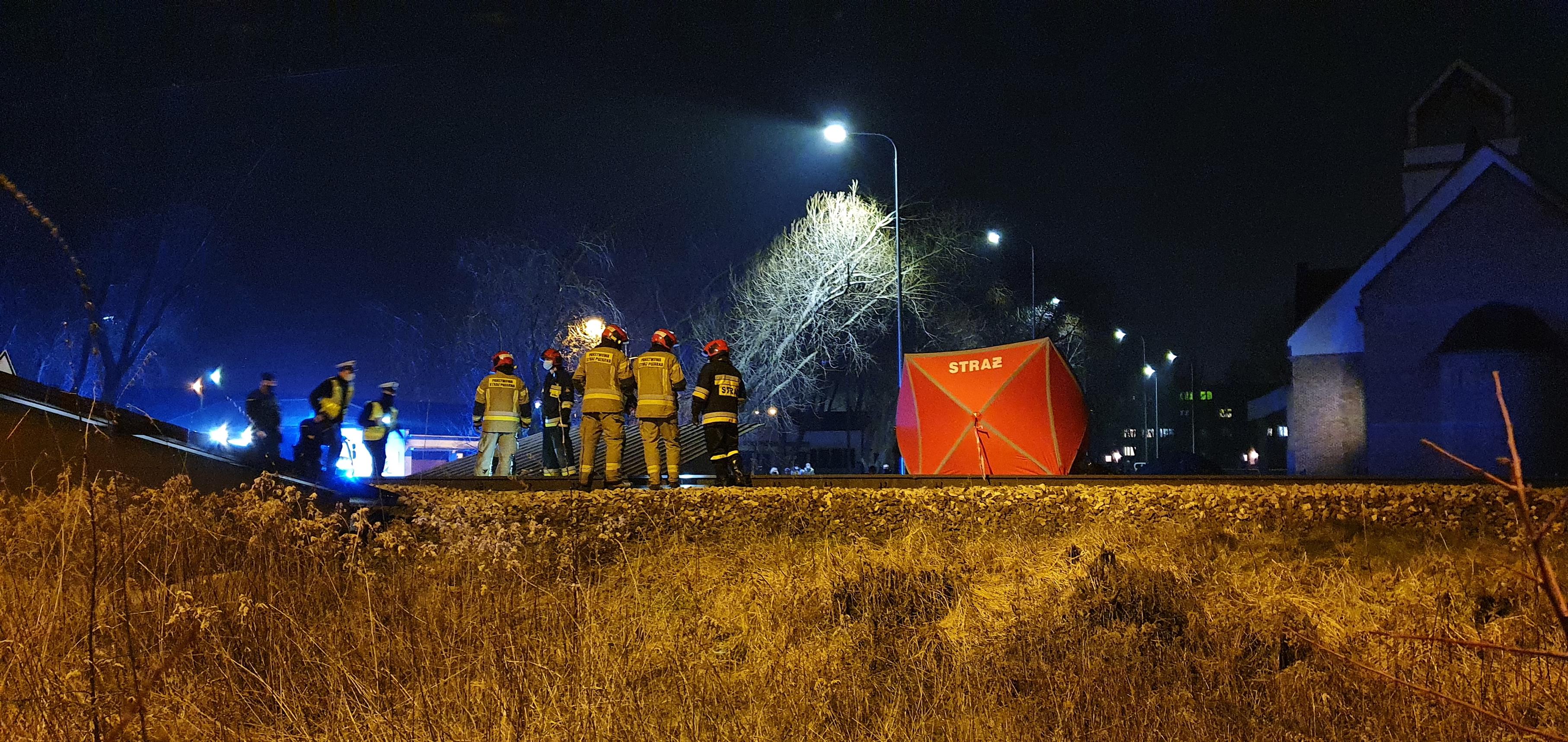 Tragedia na torach w Płocku. Człowiek wbiegł przed szynobus [FOTO] - Zdjęcie główne