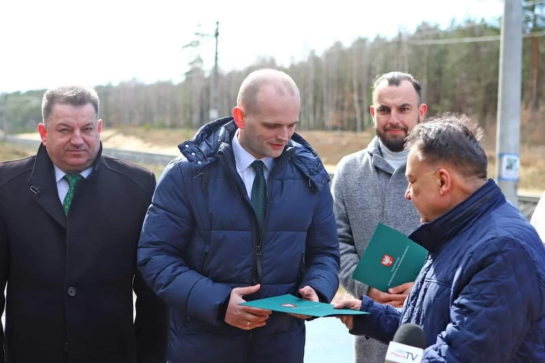 Uroczyste otwarcie wyremontowanej drogi powiatowej Soczewka - Łąck  - Zdjęcie główne