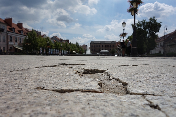 Popękana starówka. Jest coraz gorzej - Zdjęcie główne