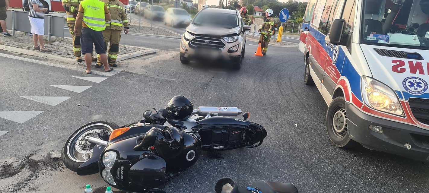 Wypadek pod Płockiem. Doszło do zderzenia osobówki z motocyklem [ZDJĘCIA] - Zdjęcie główne