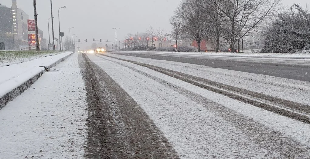 Uwaga, będzie ślisko. Meteorolodzy prognozują marznące opady deszczu - Zdjęcie główne