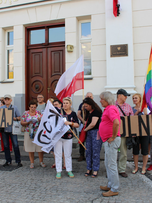 Protestowali w obronie niezależnych sądów - Zdjęcie główne