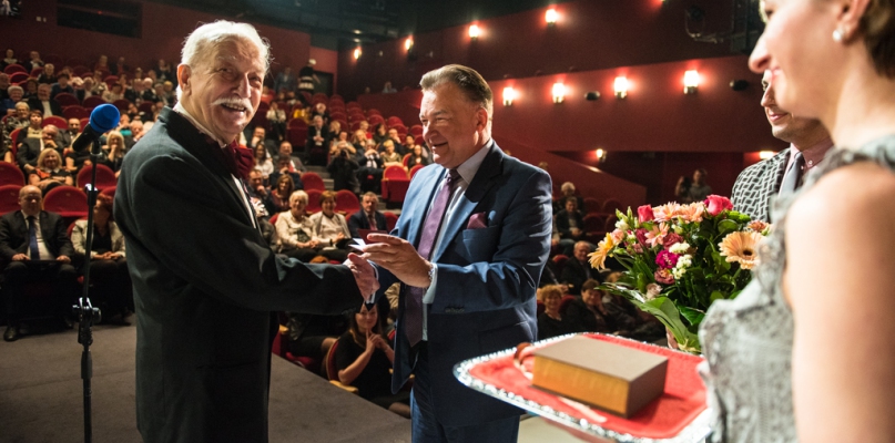 Premiera z politycznymi aluzjami. Srebrne Maski rozdane  [FOTO] - Zdjęcie główne