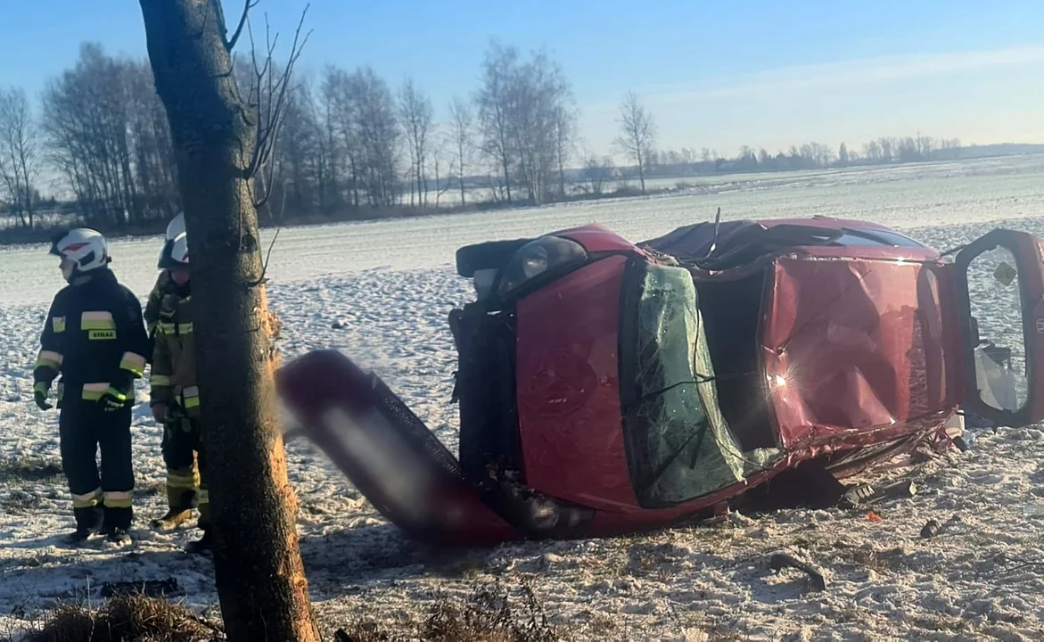 Dachowanie w powiecie płockim. Noga z gazu! - Zdjęcie główne