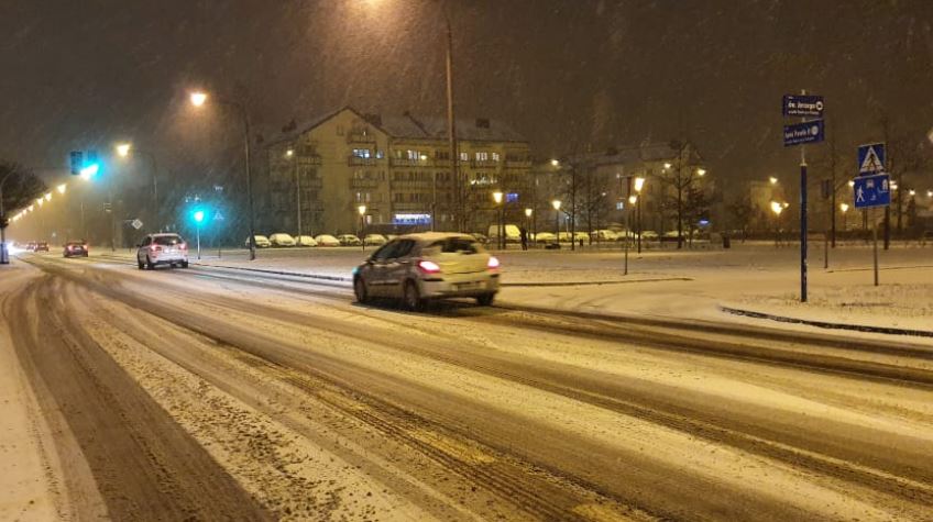 Zawieje i zamiecie śnieżne. Mają dotrzeć także do Płocka - Zdjęcie główne