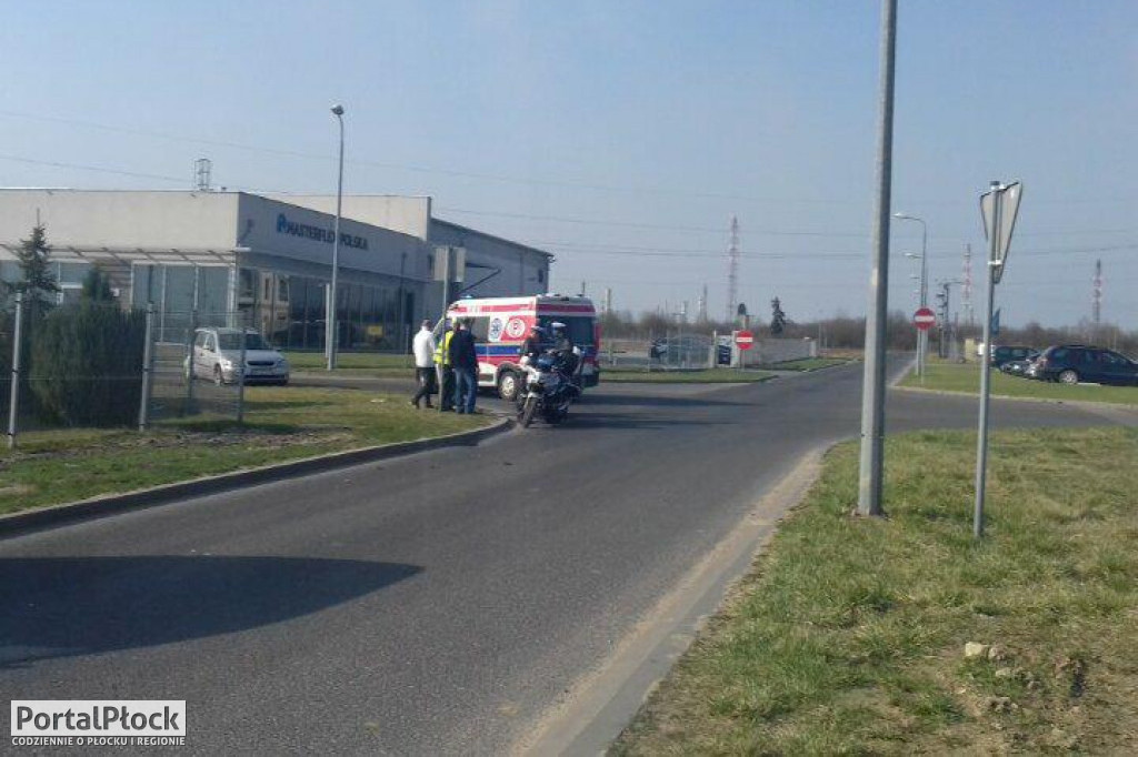 Zderzenie autobusu komunikacji z osobówką - Zdjęcie główne