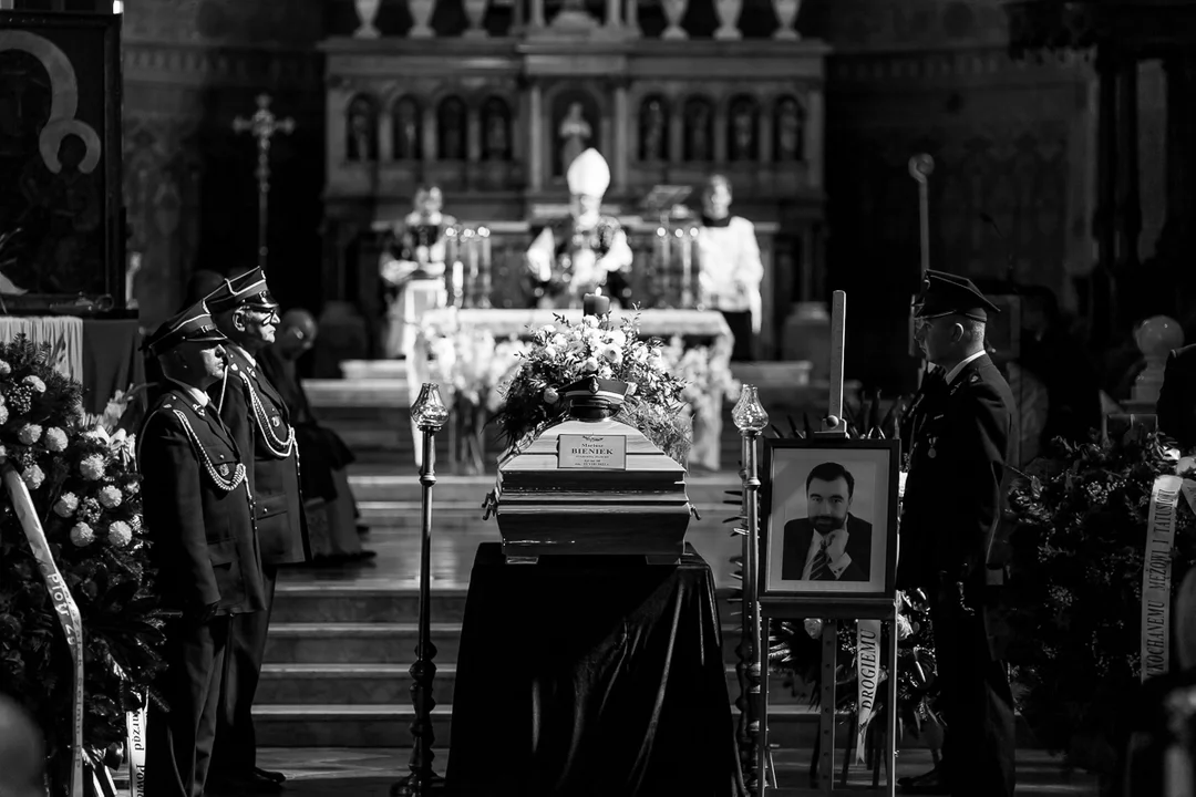 Popłyną łodziami tam, gdzie zginął. Dokładnie trzy lata później - Zdjęcie główne