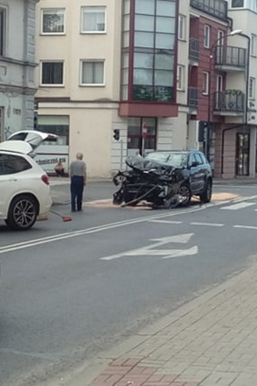 Wypadek w centrum miasta - Zdjęcie główne