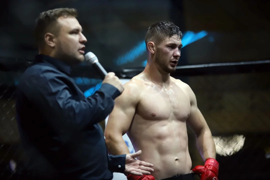 Zawodnik zarzuca kutnowskiej organizacji Fight Rose, że ta oszukała go przy organizacji drugiej gali. Na zdjęciu jego pojedynek na pierwszej gali