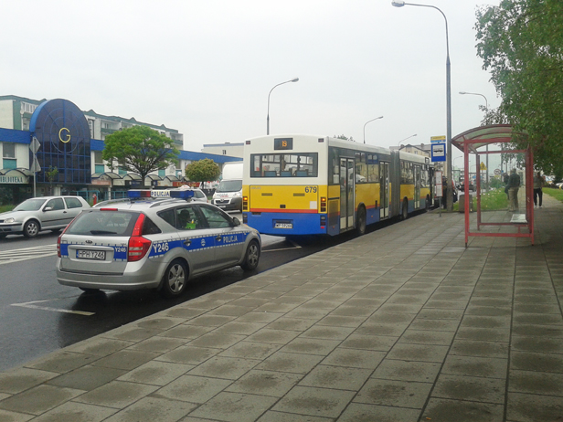 Zderzenie autobusu z mercedesem [FOTO] - Zdjęcie główne