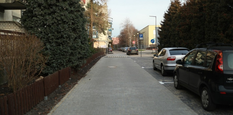 Była nieutwardzona droga, teraz jest ciąg pieszo-jezdny - Zdjęcie główne