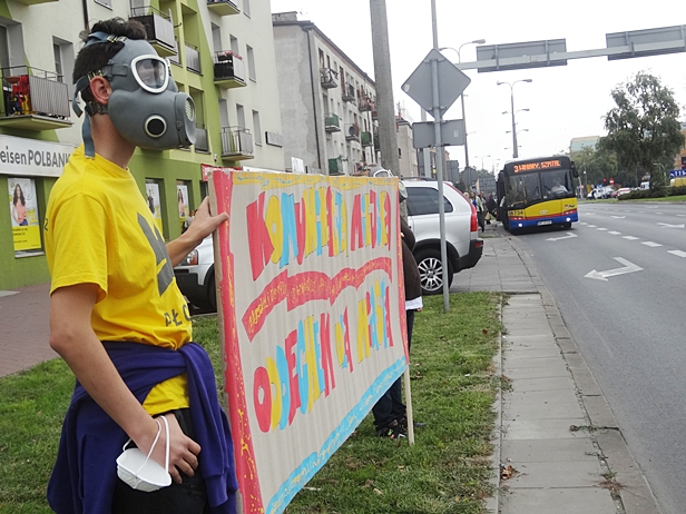 Stali w maskach przeciwgazowych [FOTO] - Zdjęcie główne