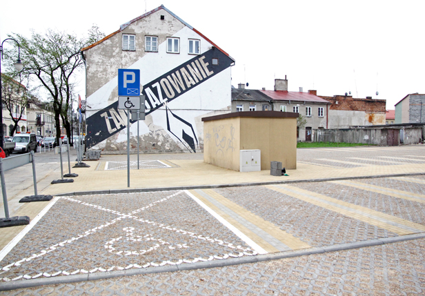 Nieznajomi wypytują o parkingi i auta - Zdjęcie główne