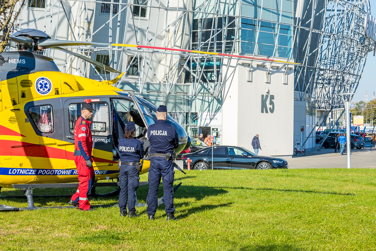 Śmigłowiec, policja i straż pożarna przy Orlen Arenie. Płocczanin chciał odebrać sobie życie [ZDJĘCIA] - Zdjęcie główne