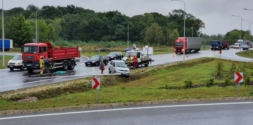 Zderzenie tira z z autem osobowym. Duże utrudnienia na obwodnicy  - Zdjęcie główne