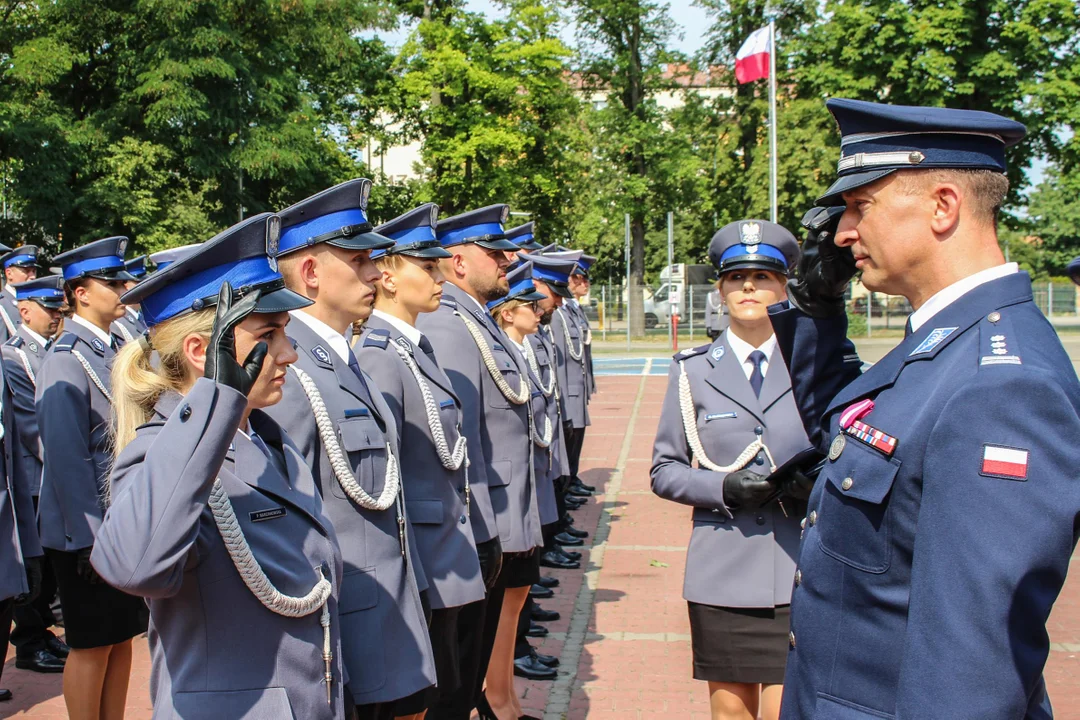 Święto policji w Płocku. Funkcjonariusze odebrali awanse i odznaczenia [ZDJĘCIA] - Zdjęcie główne