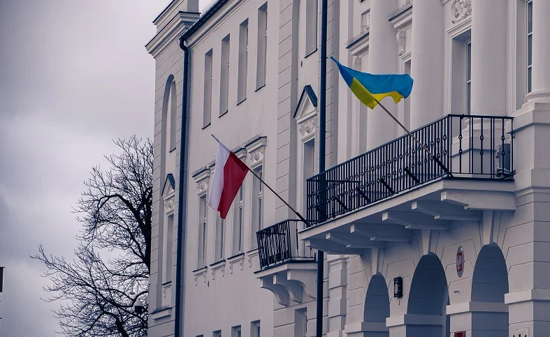 Płock solidarny z Ukrainą. Flagi na urzędach, jest też deklaracja wsparcia dla uchodźców - Zdjęcie główne