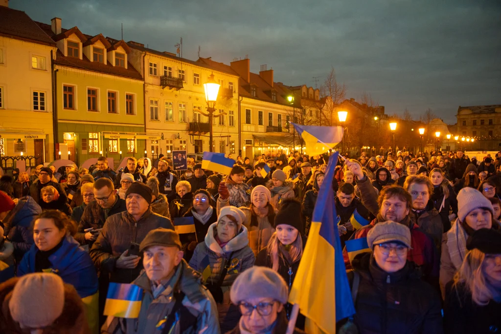 Płock gości ok. 2500 Ukraińców. Prezydent: pomagamy dzięki mieszkańcom Płocka, a nie ich kosztem  - Zdjęcie główne