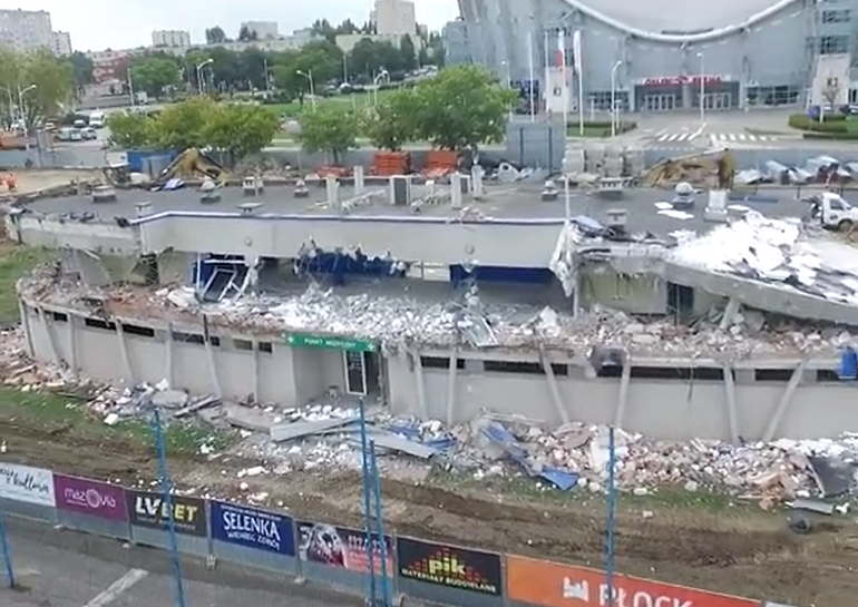 Ruszył kolejny etap rozbiórki stadionu [WIDEO] - Zdjęcie główne