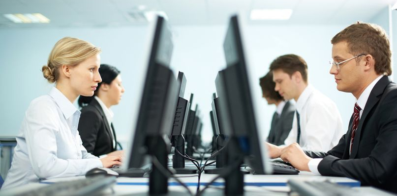 Ponad 400 miejsc pracy dla ludzi przed trzydziestką - Zdjęcie główne