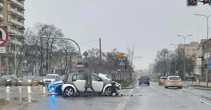 Zderzenie w centrum. Kierująca wymusiła pierwszeństwo - Zdjęcie główne