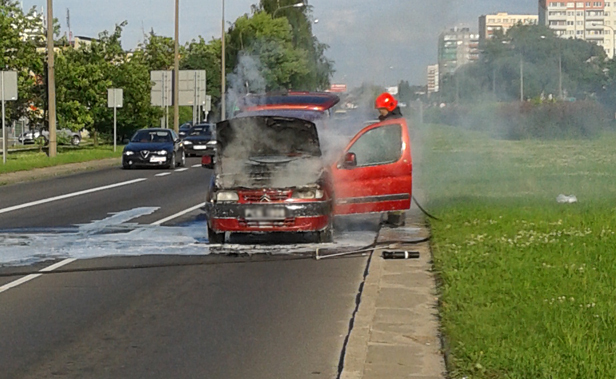 Na Piłsudskiego zapalił się samochód - Zdjęcie główne