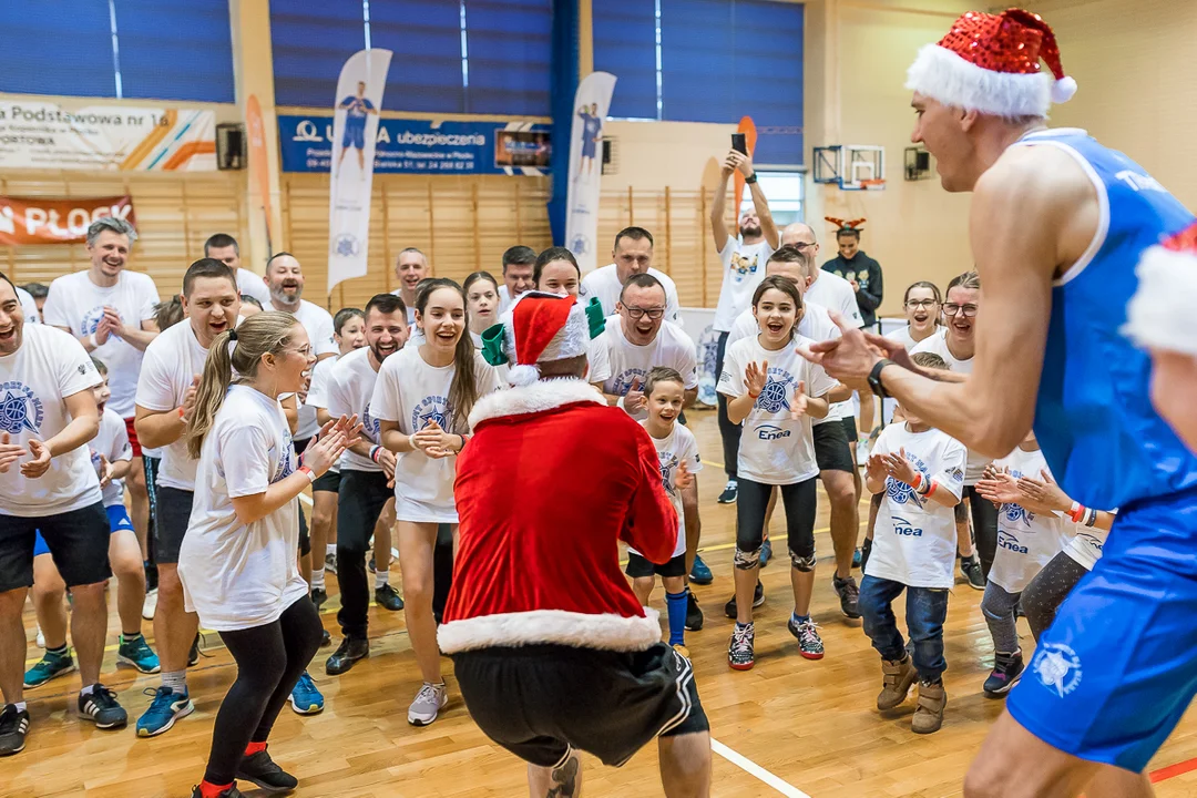 Wesoła zabawa na sportowo. Ćwiczyli z mistrzami [ZDJĘCIA] - Zdjęcie główne