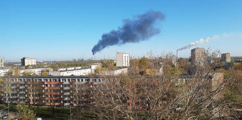 Czarny dym nad Orlenem. Koncern tłumaczy, skąd się wziął  - Zdjęcie główne