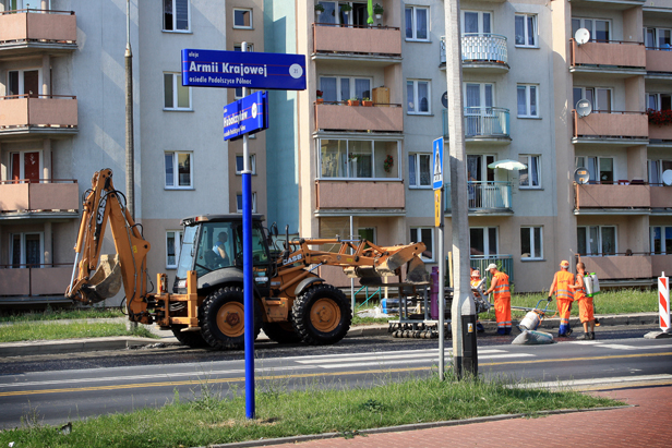 Asfaltują nitkę Armii Krajowej [FOTO] - Zdjęcie główne