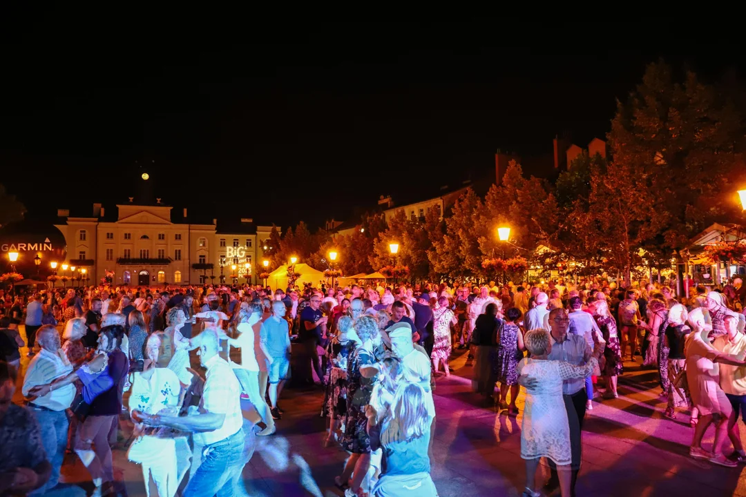 Potańcówki wracają na Stary Rynek! Znamy termin pierwszej zabawy - Zdjęcie główne