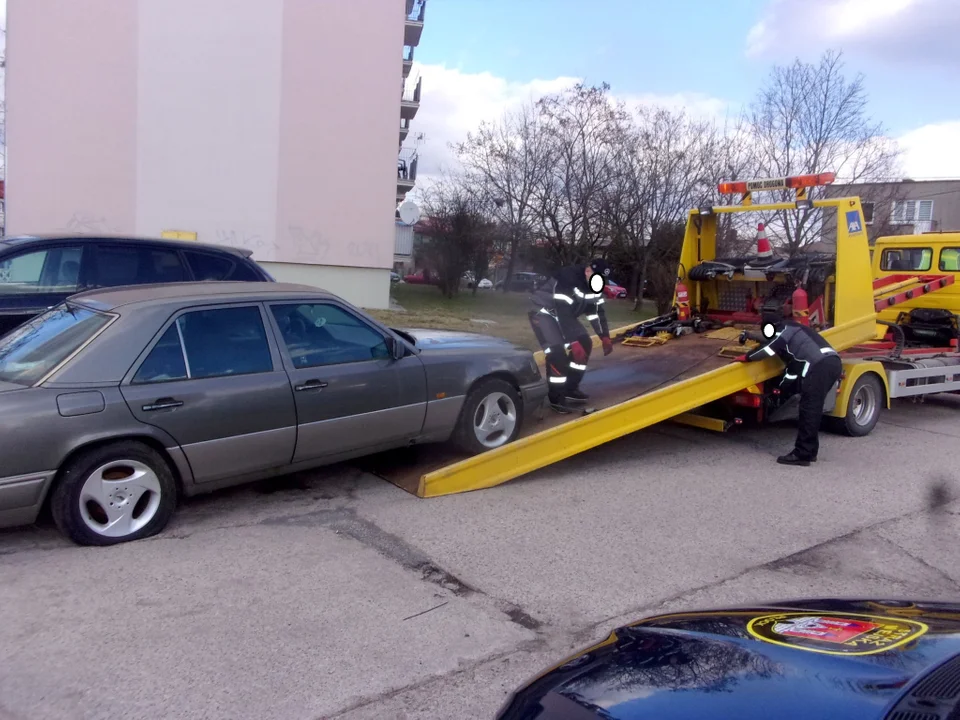 Straż sukcesywnie usuwa wraki z ulic i parkingów