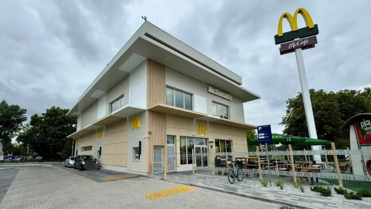 Dwa McDonald’sy w Płocku, ponad 540 w Polsce. Ile tam się zarabia? - Zdjęcie główne