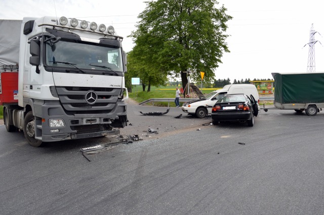 Wypadek: ciężarówka uderzyła w hondę - Zdjęcie główne