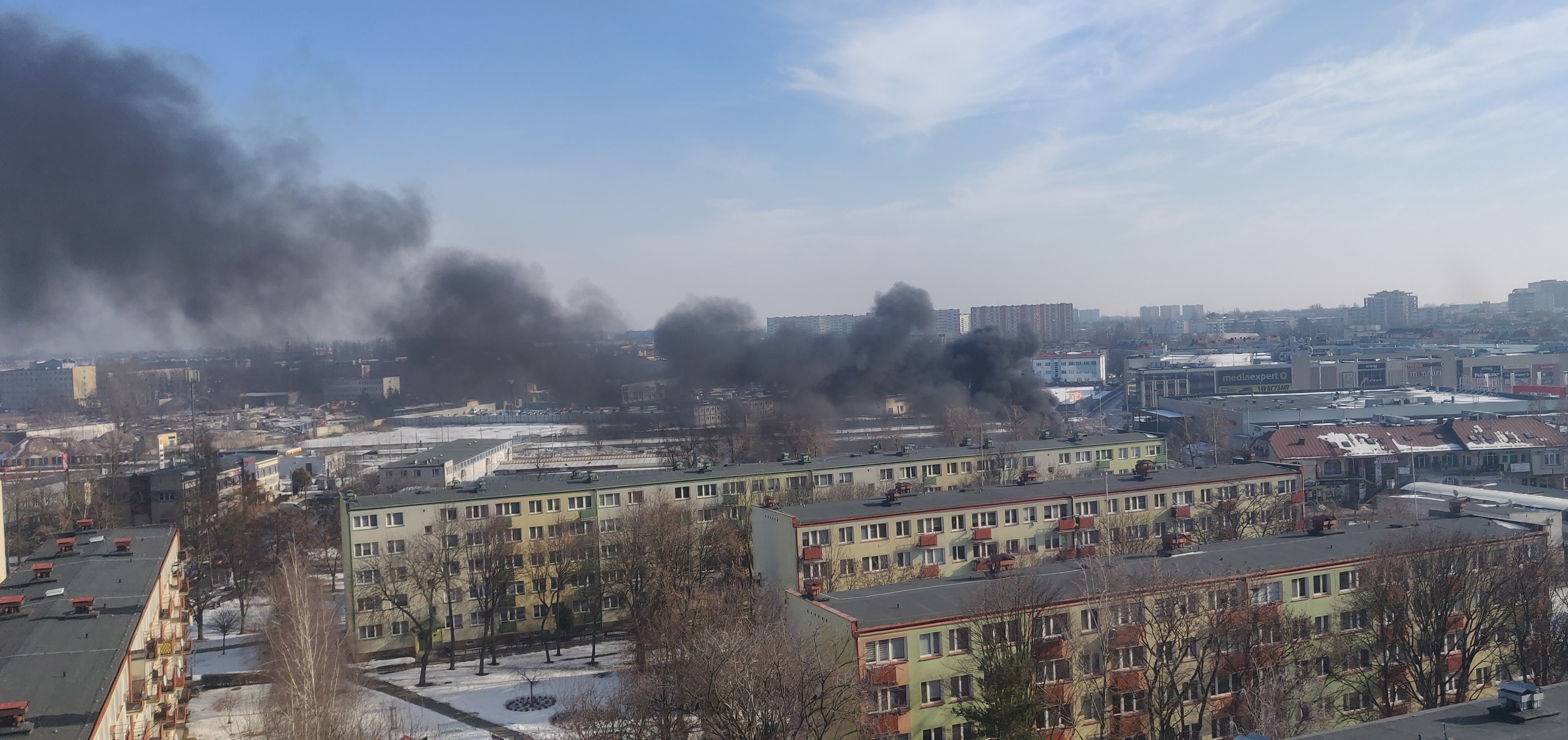 Pożar na targowisku przy Rembielińskiego. Płonęło jedno ze stoisk  - Zdjęcie główne