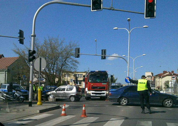 Znów wypadek:zderzyły się dwa fiaty [FOTO] - Zdjęcie główne