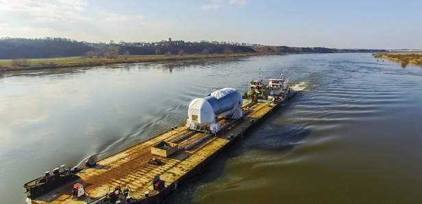 Gigantyczna turbina płynie do Płocka[FOTO] - Zdjęcie główne