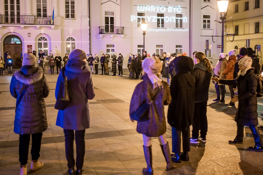 Światełko dla Ukrainy na Starym Rynku w Płocku [ZDJĘCIA] - Zdjęcie główne