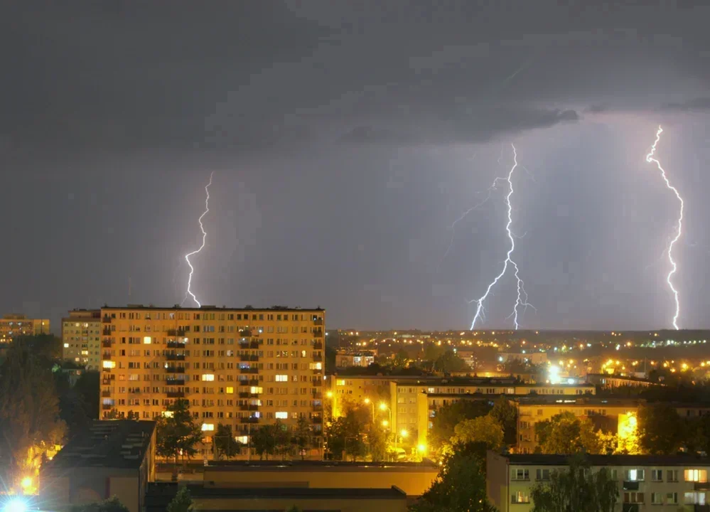 Uwaga, prognozowane burze i ulewy. Miejscami grad - Zdjęcie główne