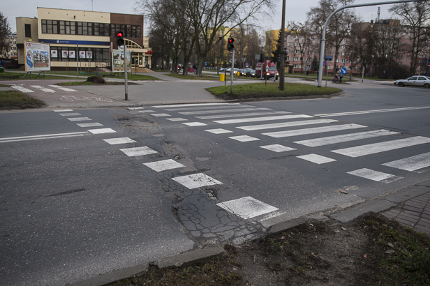 Wyrwa na trasie do Orlenu.Nie zapadnie się? - Zdjęcie główne