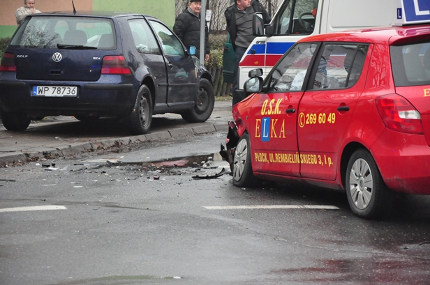 Zderzenie golfa z elką przy Ekonomiku (foto) - Zdjęcie główne