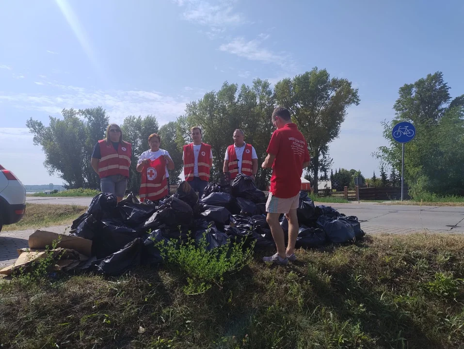 Niemal 200 osób sprzątało płockie nabrzeże! Wystartowała kolejna odsłona "Czystej Wisły" - Zdjęcie główne